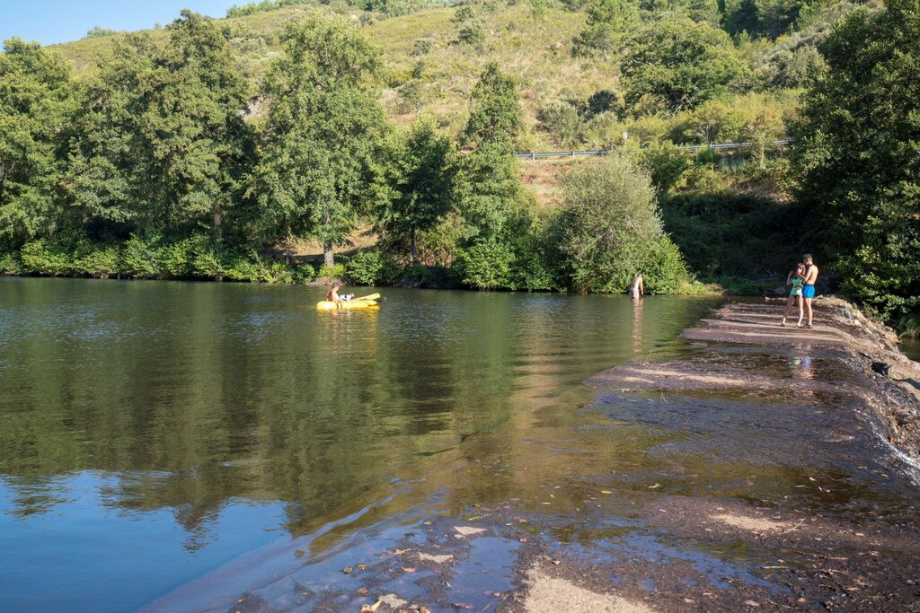 Paisagem do Parque Natural de Montesinho, envolvente da Praia Fluvial do Colado (Quintanilha)